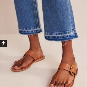 New!! Boden Buckled Toe-Post Sandals
Tan, 37